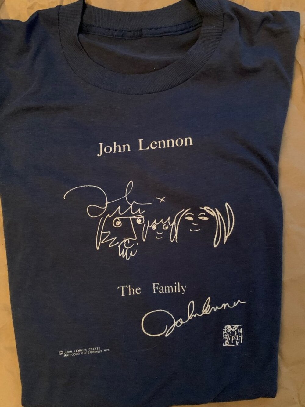 WOMEN'S JOHN LENNON "FAMILY" NAVY BLUE T SHIRT. VINTAGE 90s.
